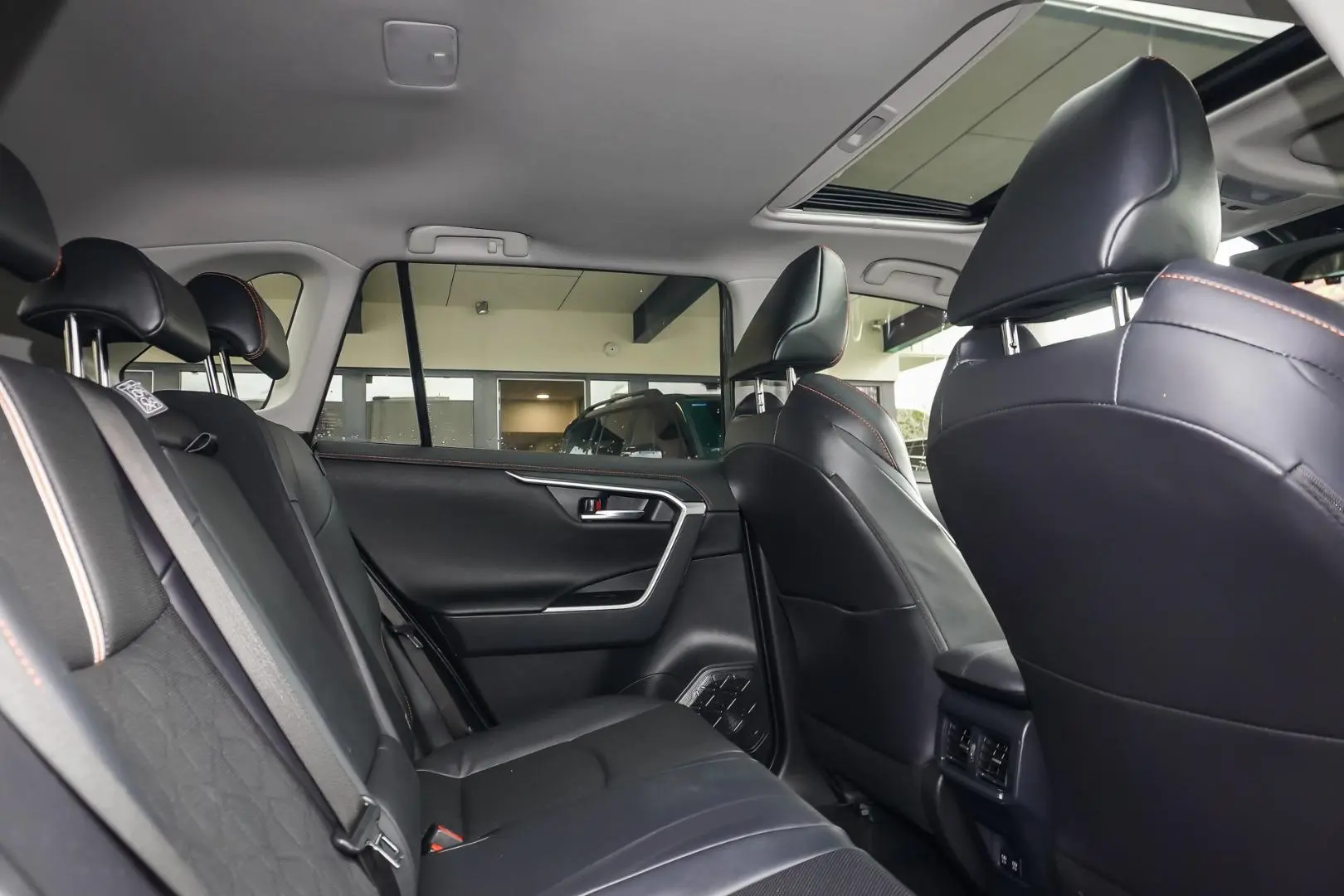 2022 Toyota RAV4 Gallery Image 8
