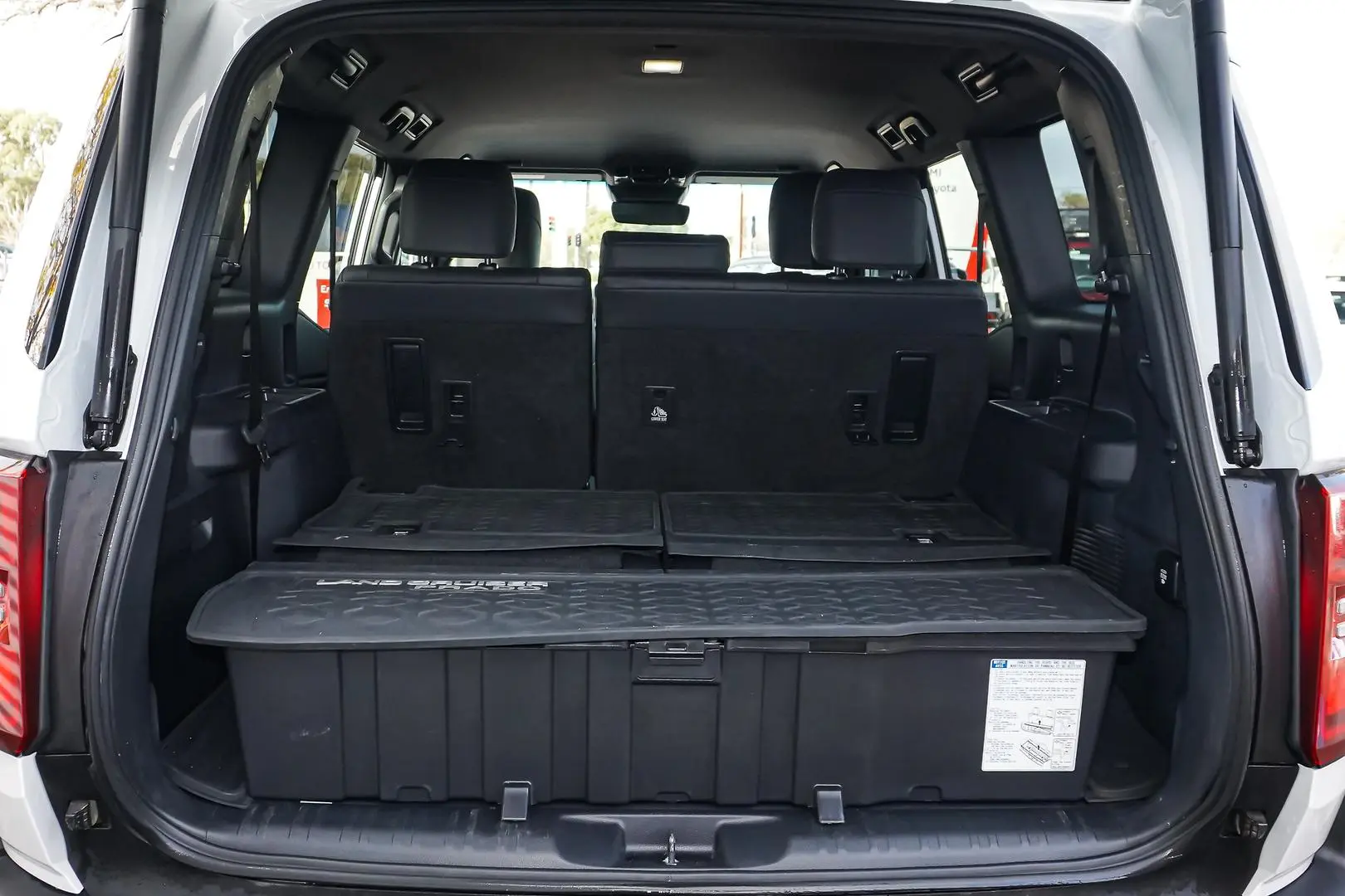 2024 Toyota Landcruiser Prado Gallery Image 10