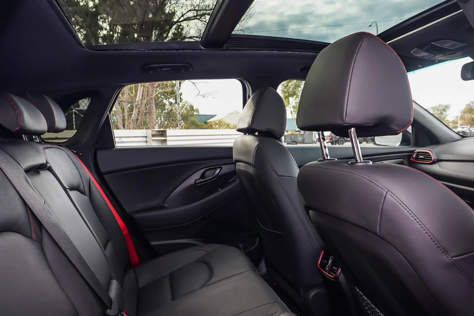 2022 Hyundai i30 Gallery Image 8