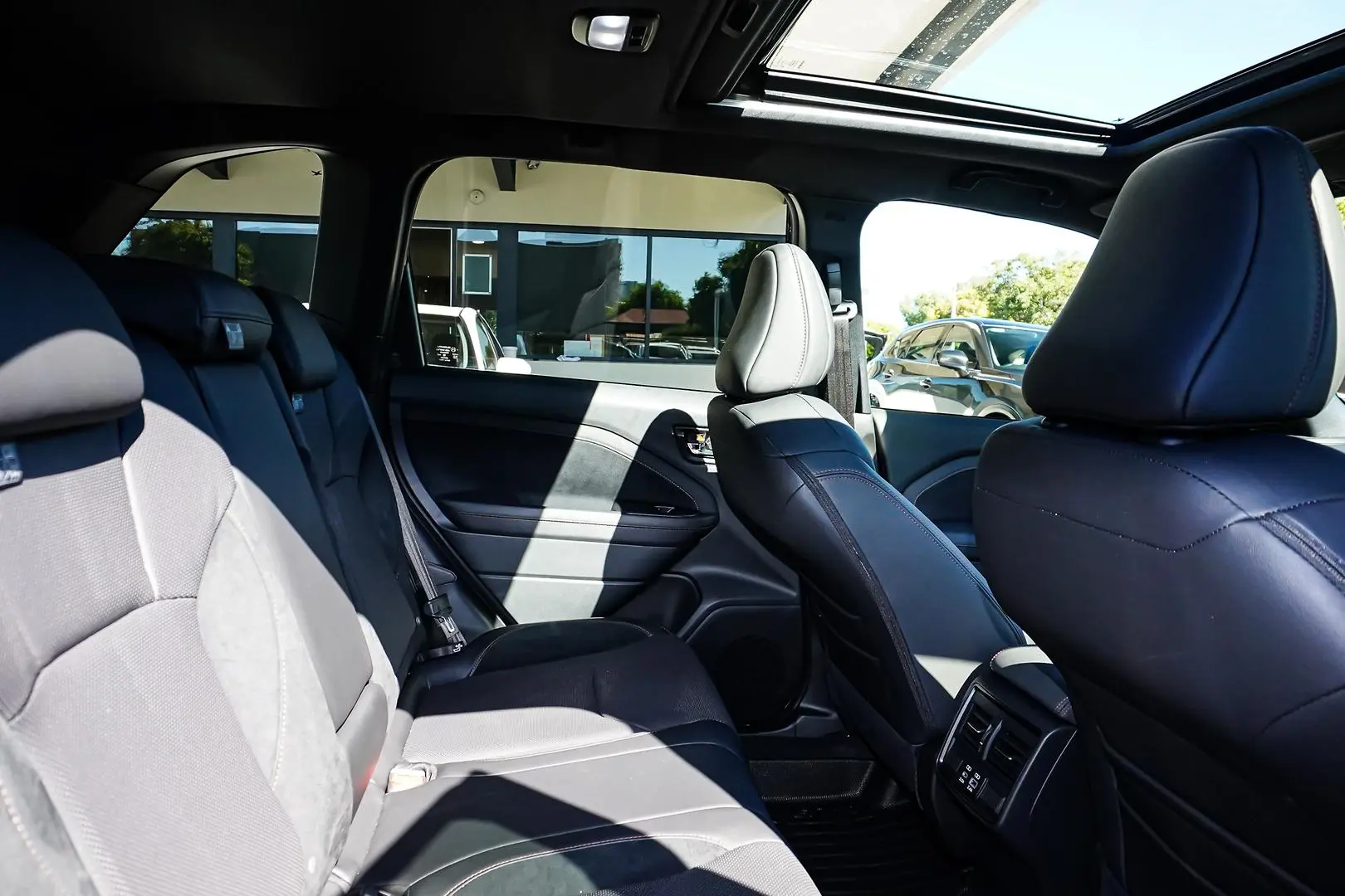 2025 Subaru Forester Gallery Image 7