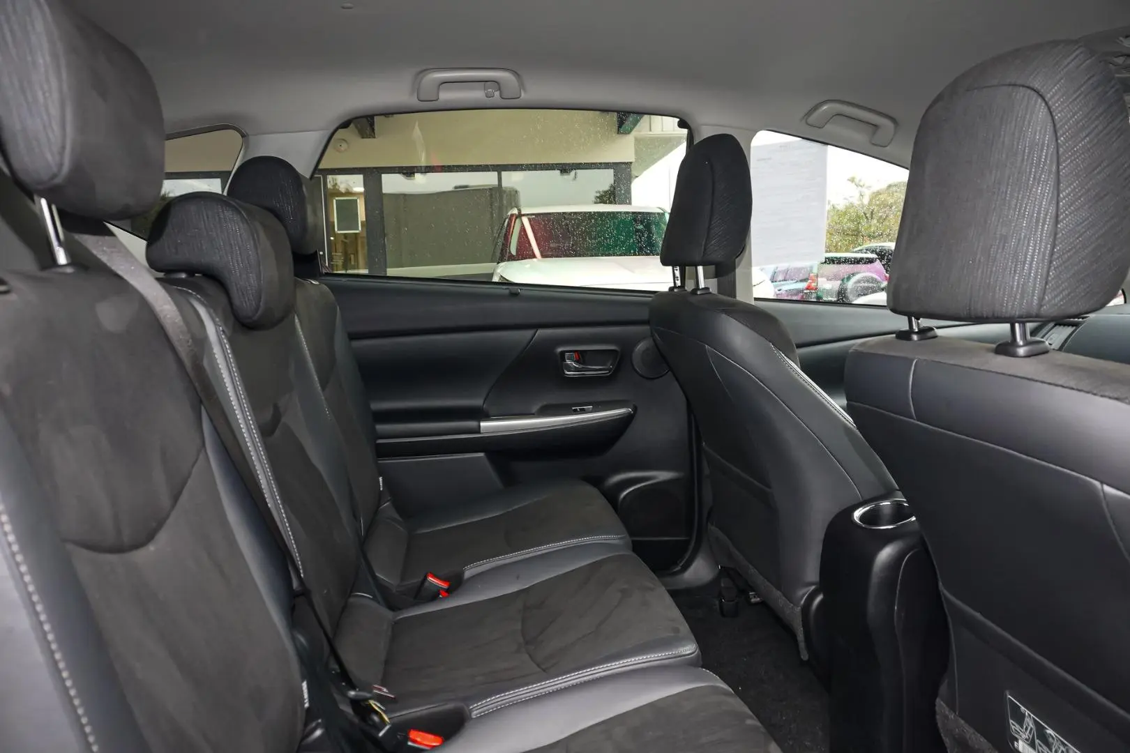 2019 Toyota Prius V Gallery Image 7