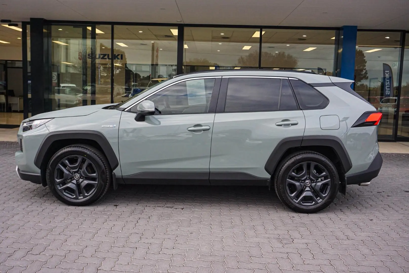 2022 Toyota RAV4 Gallery Image 4