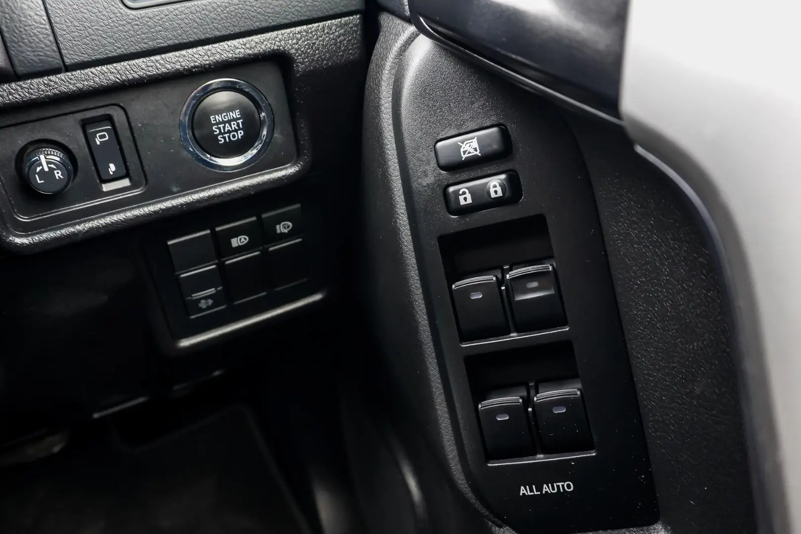 2021 Toyota Landcruiser Prado Gallery Image 22