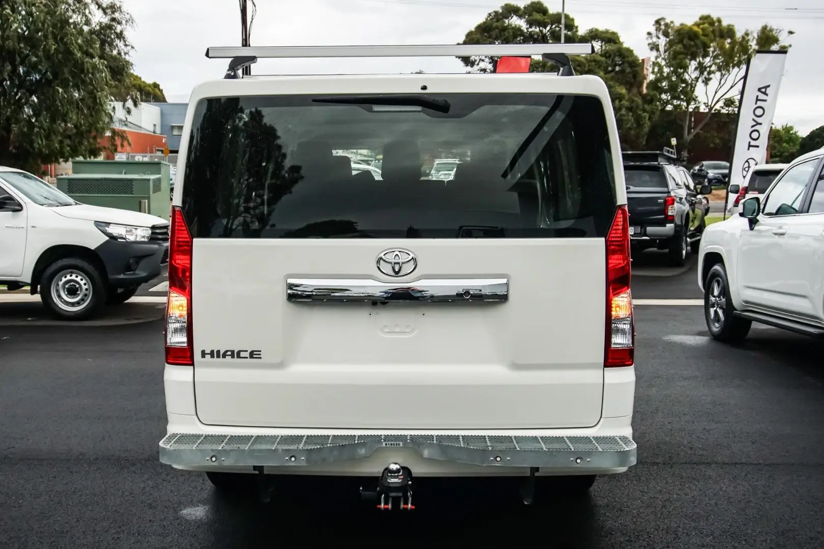 2021 Toyota Hiace Gallery Image 5