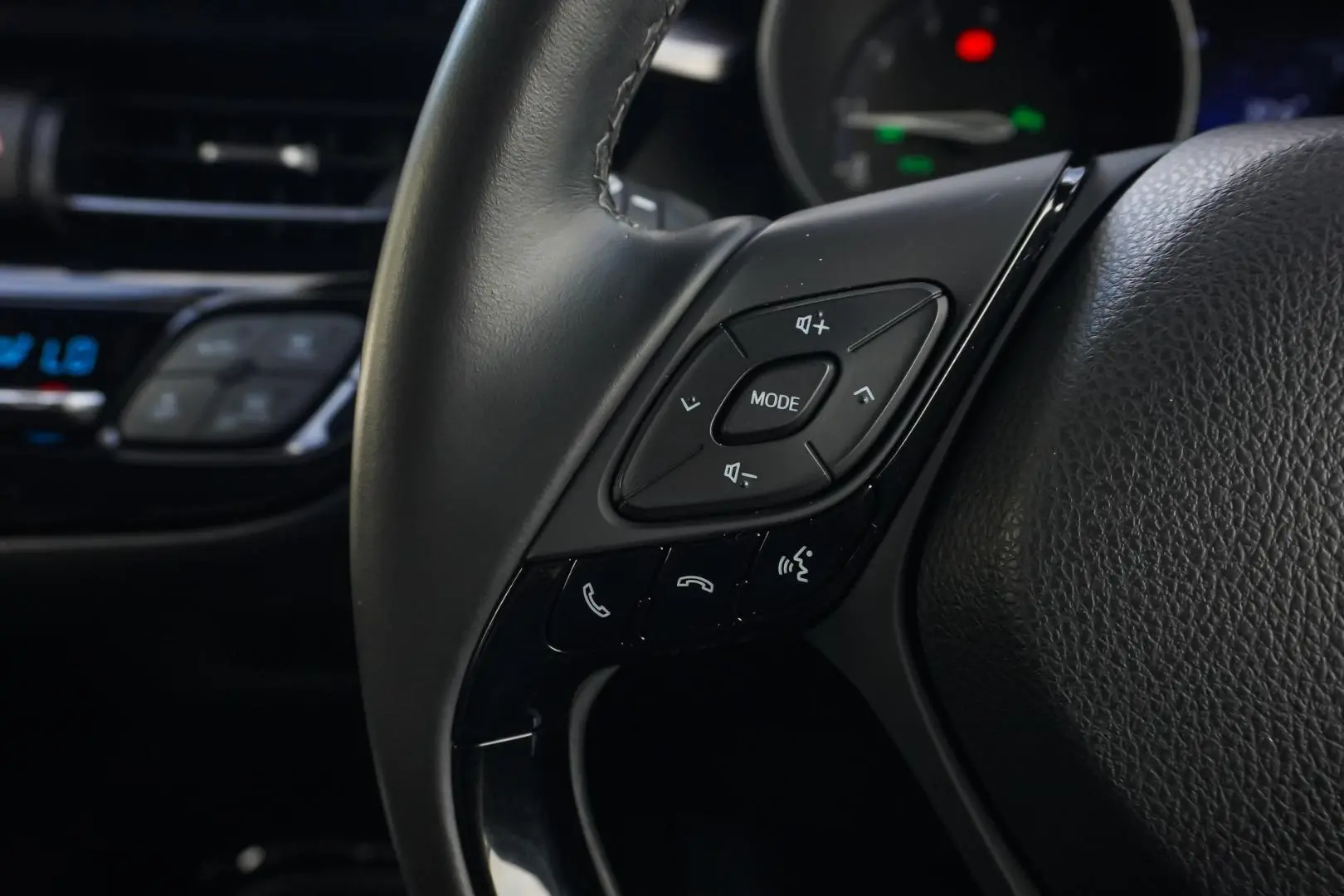 2019 Toyota C-HR Gallery Image 21