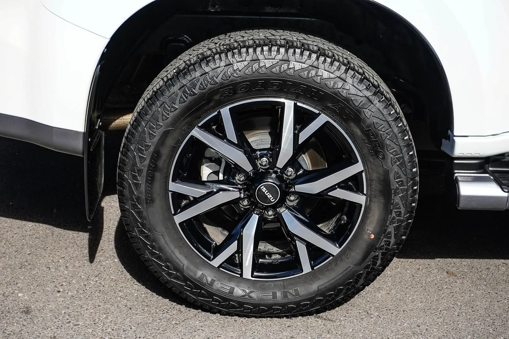 2020 Isuzu MU-X Gallery Image 15