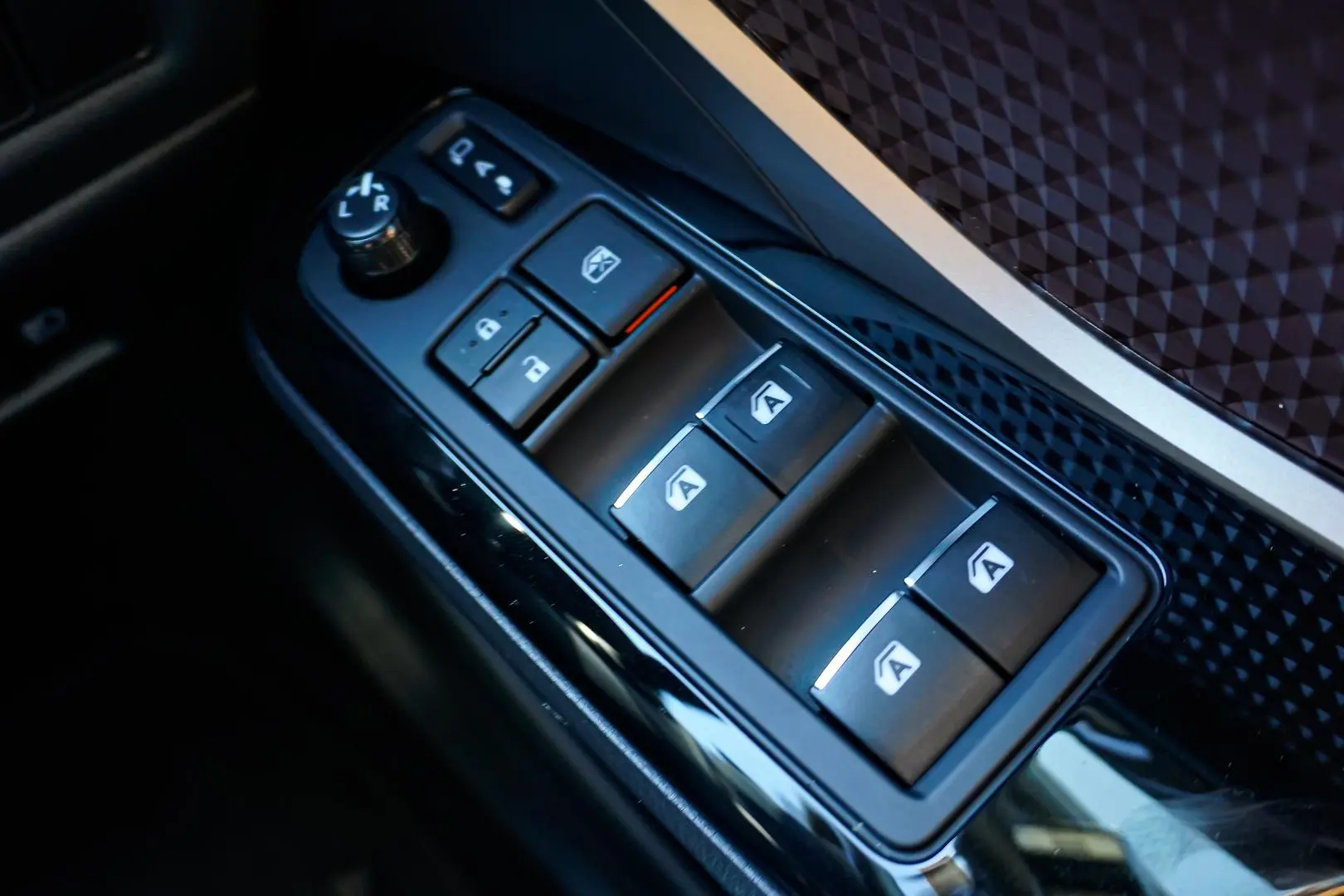 2019 Toyota C-HR Gallery Image 22