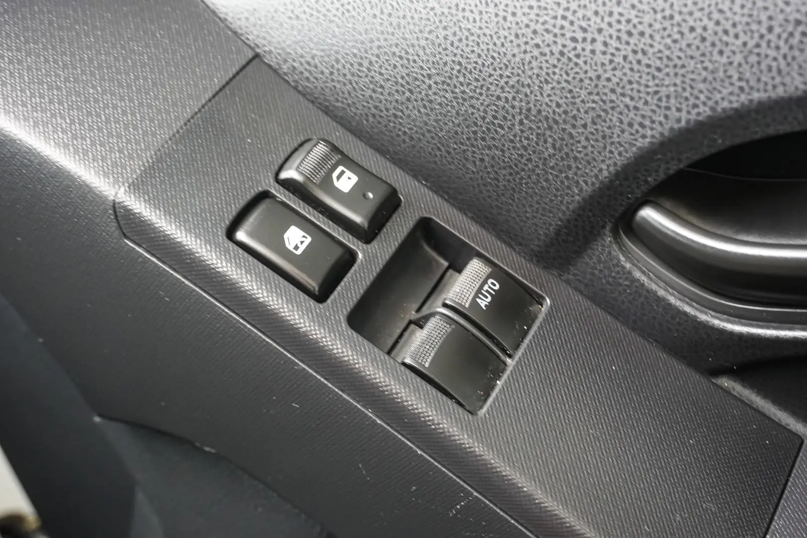 2018 Isuzu D-MAX Gallery Image 17