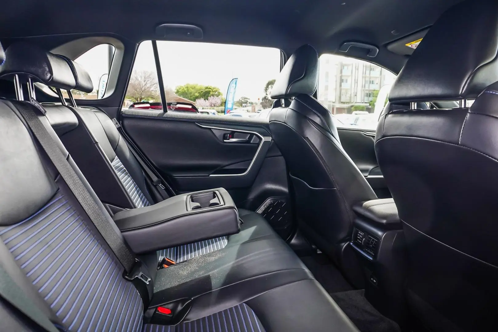 2022 Toyota RAV4 Gallery Image 8