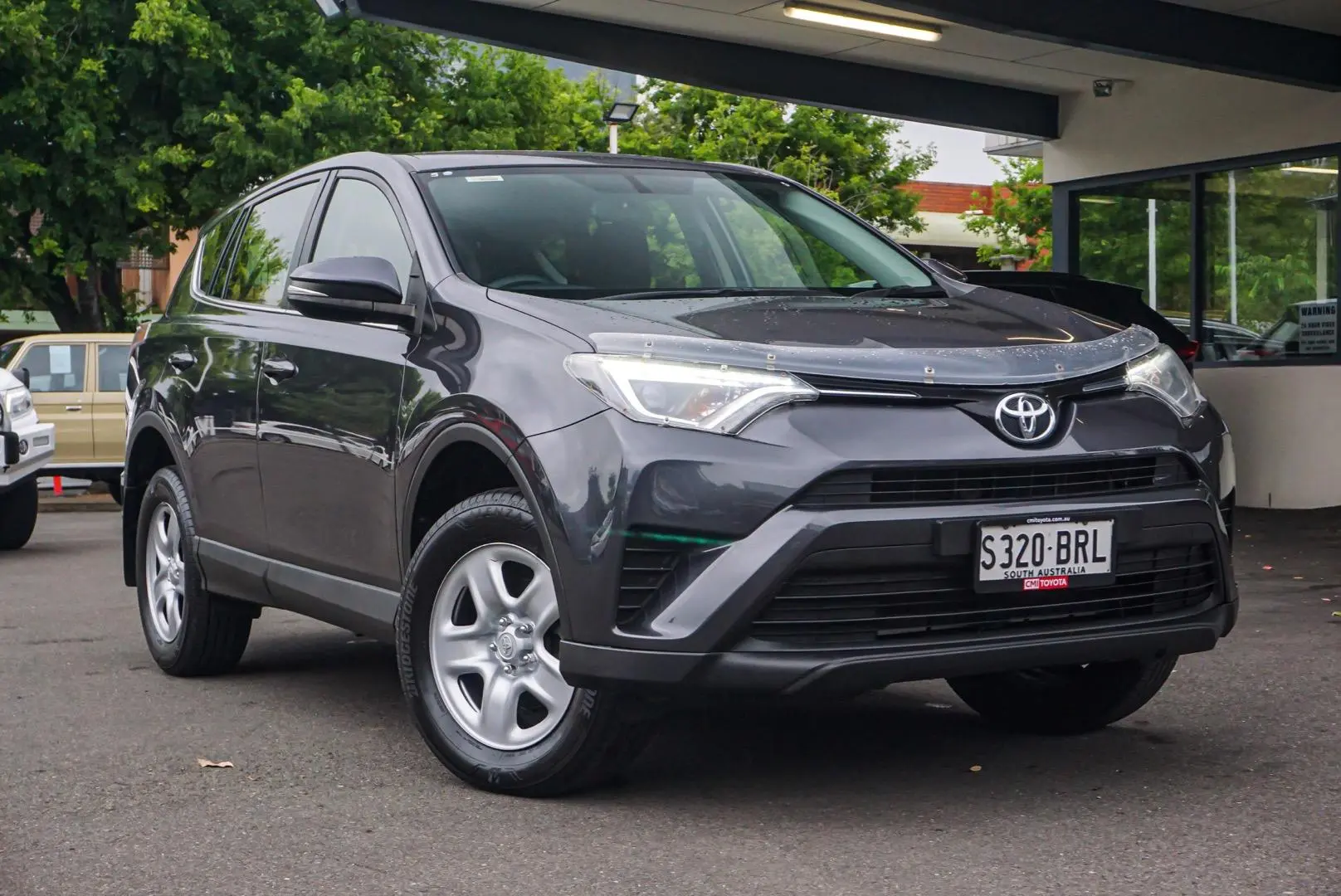 2017 Toyota Rav4 Gallery Image 2