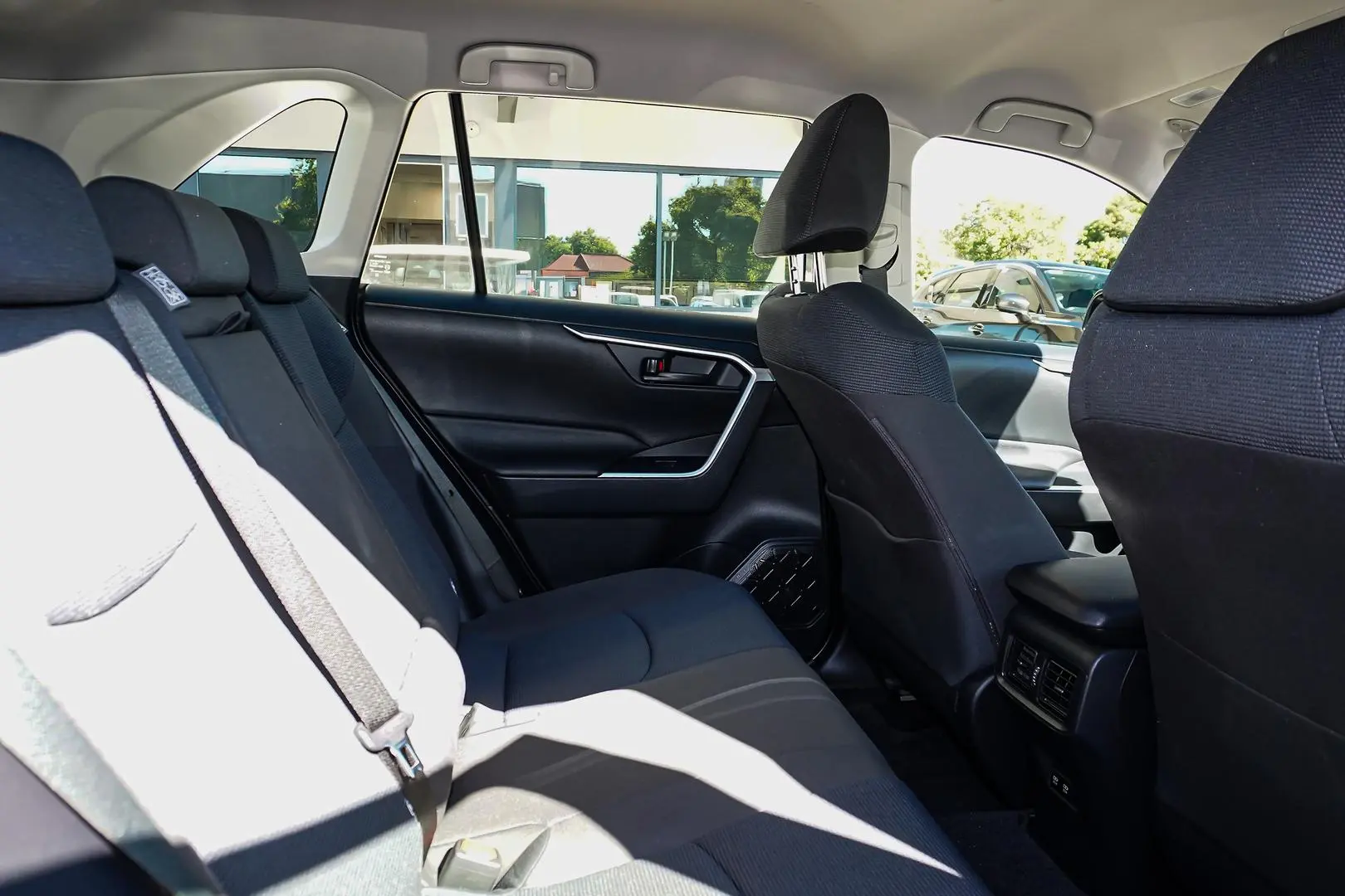 2022 Toyota RAV4 Gallery Image 7