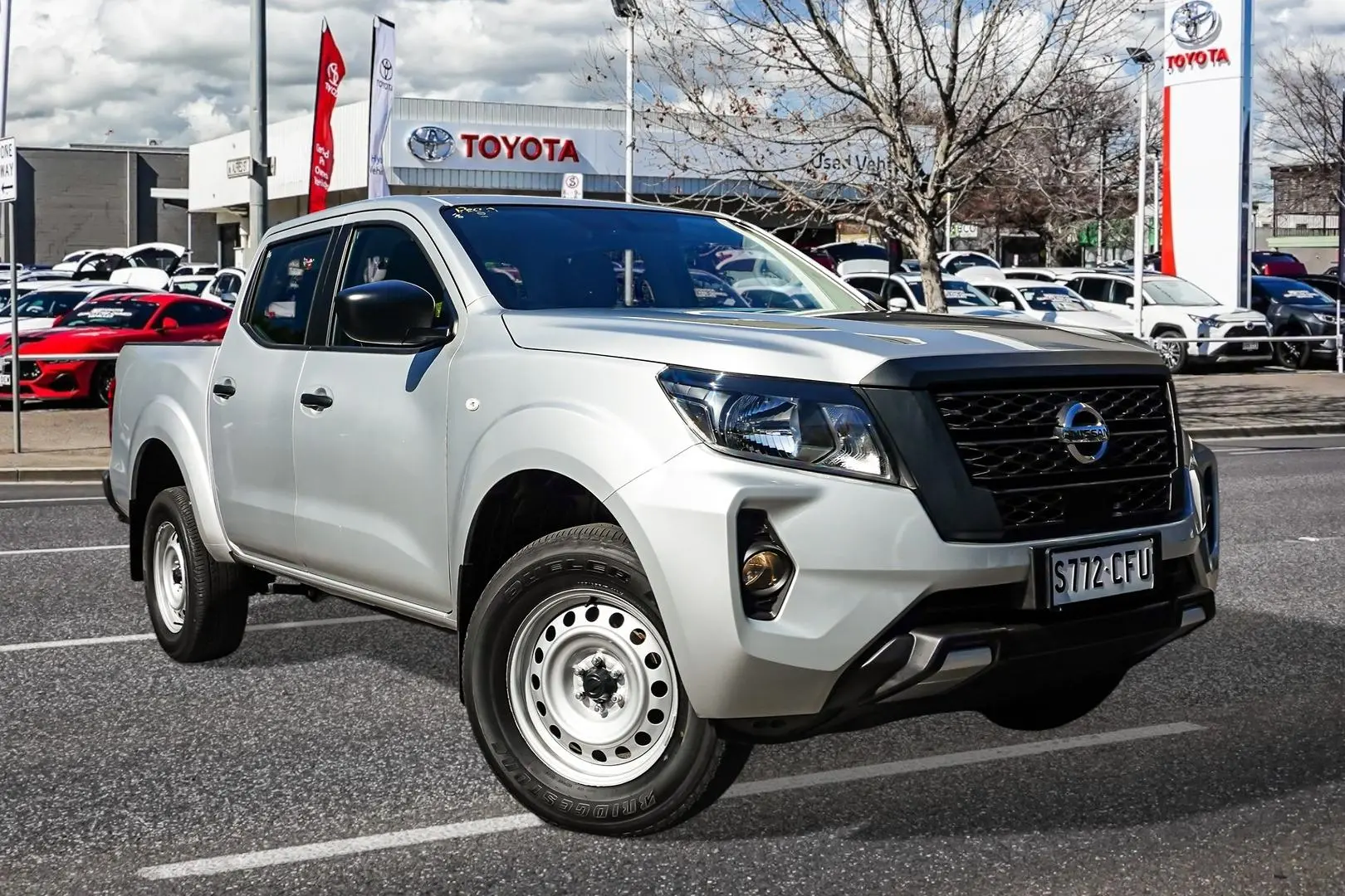 2023 Nissan Navara Gallery Image 1