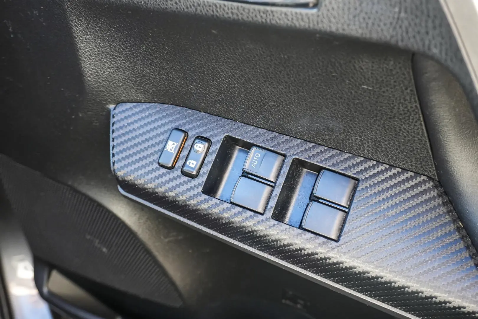 2015 Toyota RAV4 Gallery Image 18