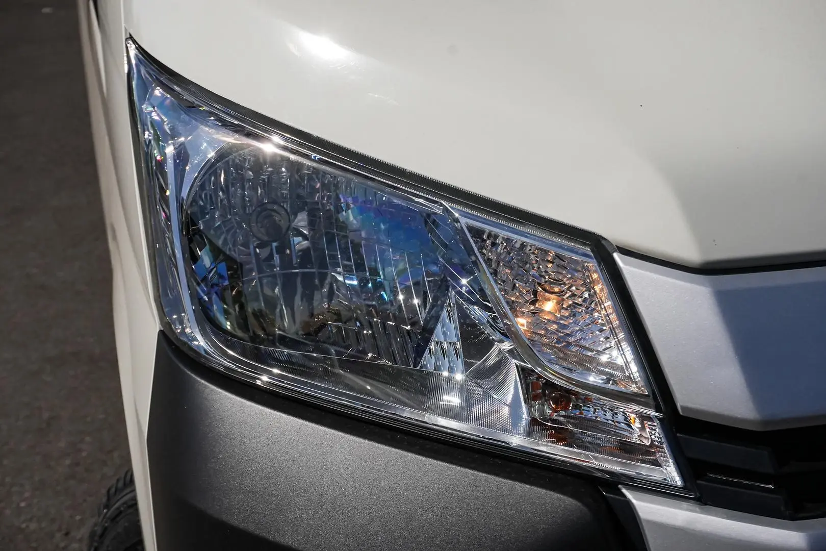 2022 Toyota Hiace Gallery Image 12