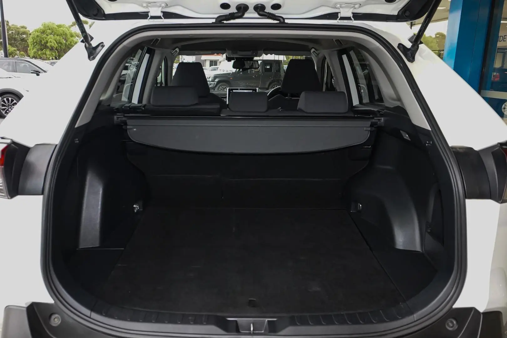 2019 Toyota RAV4 Gallery Image 10