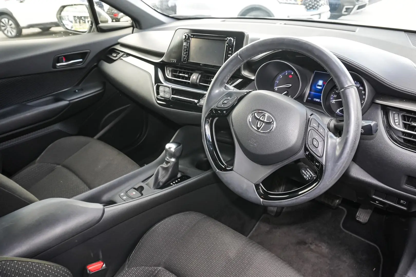 2019 Toyota C-HR Gallery Image 7
