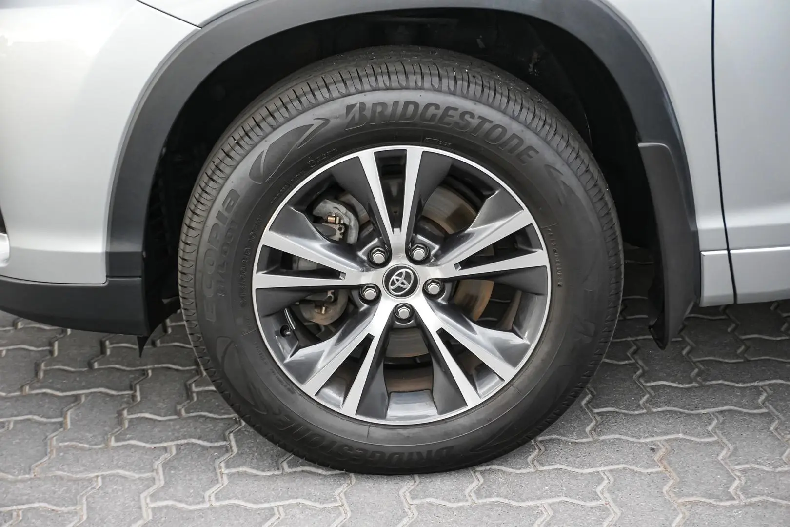 2016 Toyota Kluger Gallery Image 13