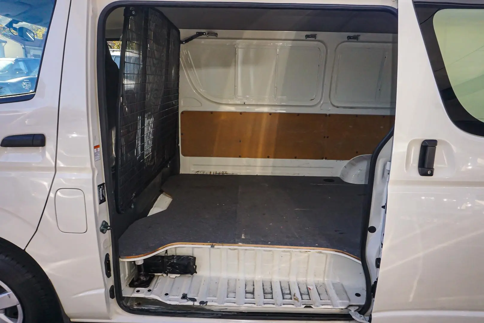 2018 Toyota Hiace Gallery Image 8