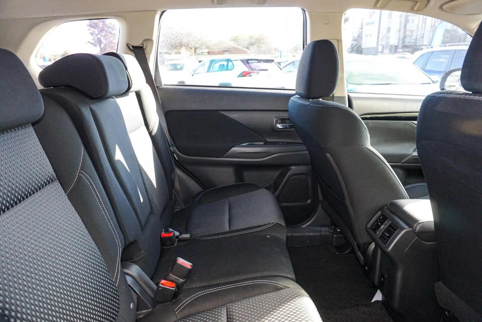 2020 Mitsubishi Outlander Gallery Image 9