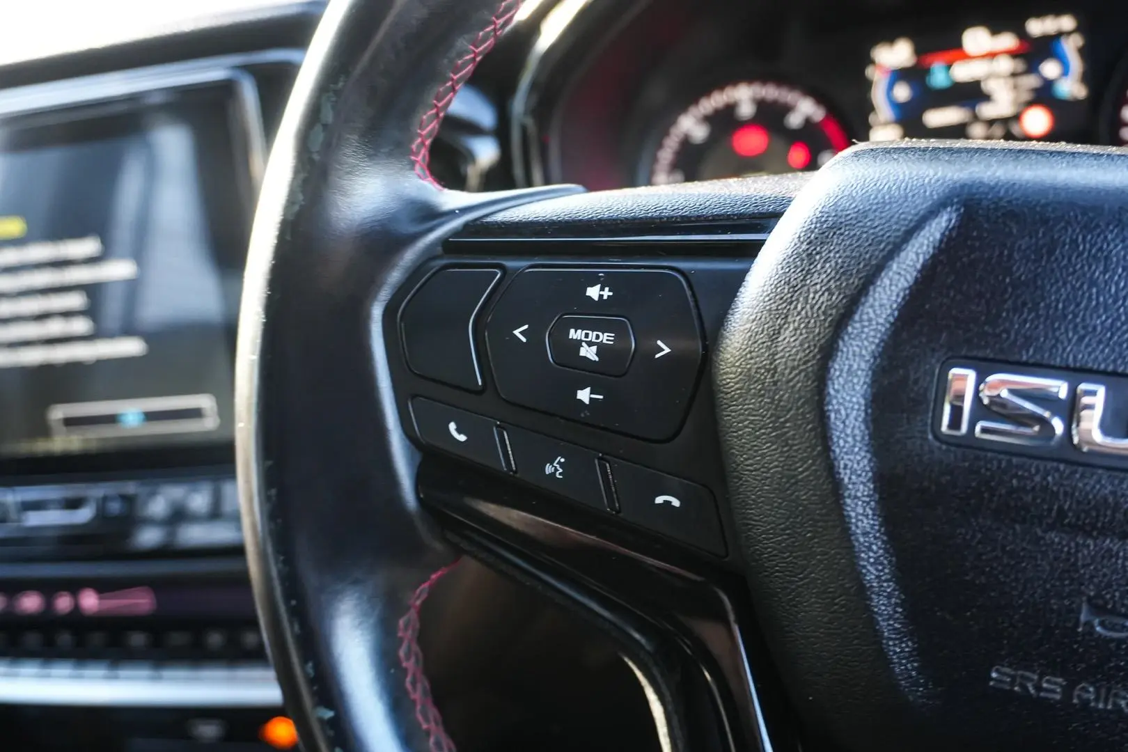 2022 Isuzu D-MAX Gallery Image 18