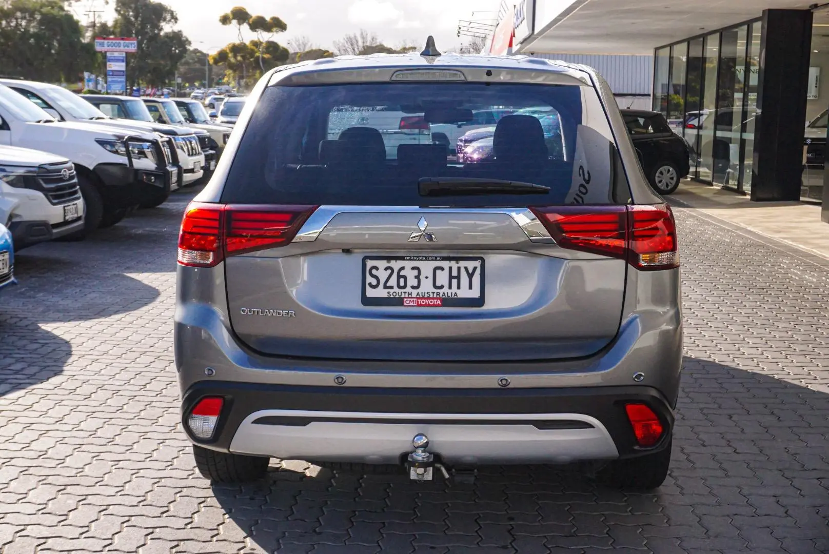 2020 Mitsubishi Outlander Gallery Image 6