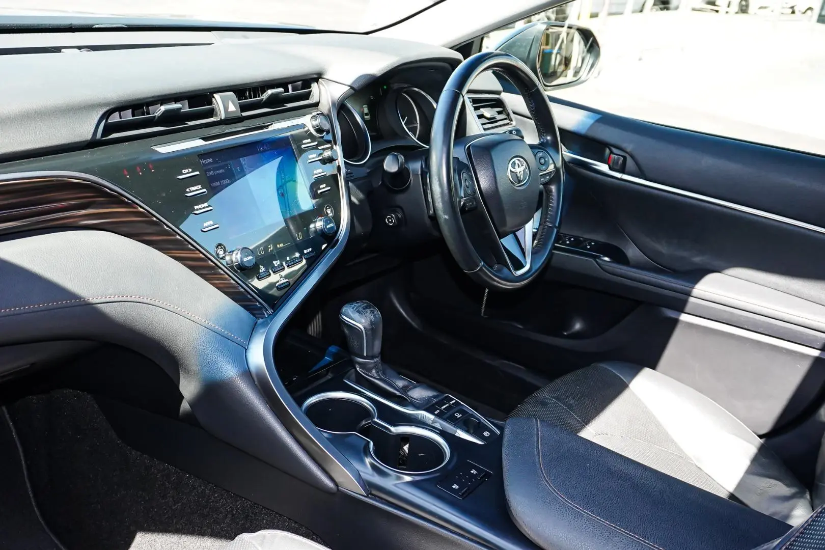 2019 Toyota Camry Gallery Image 12