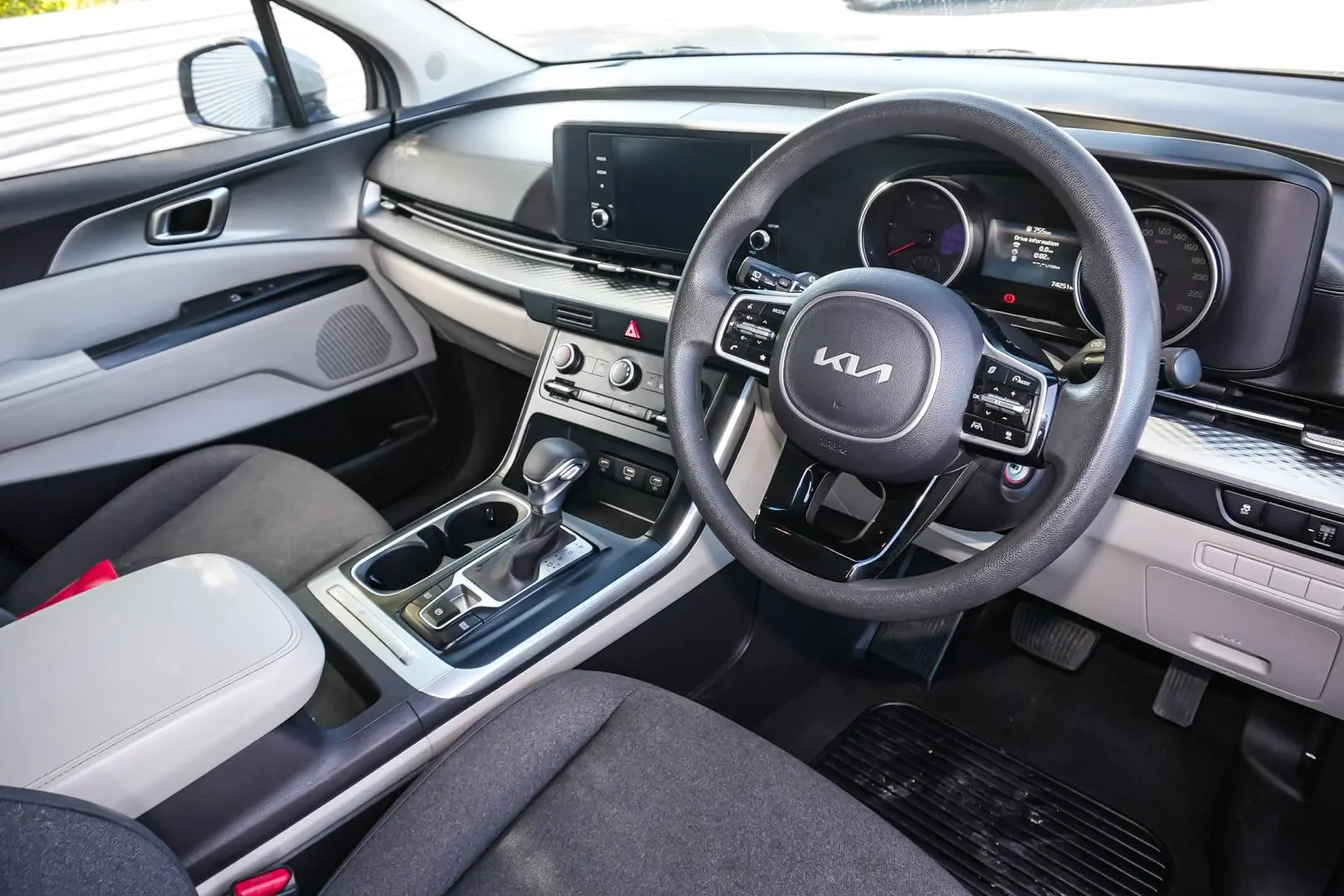 2022 Kia Carnival Gallery Image 15