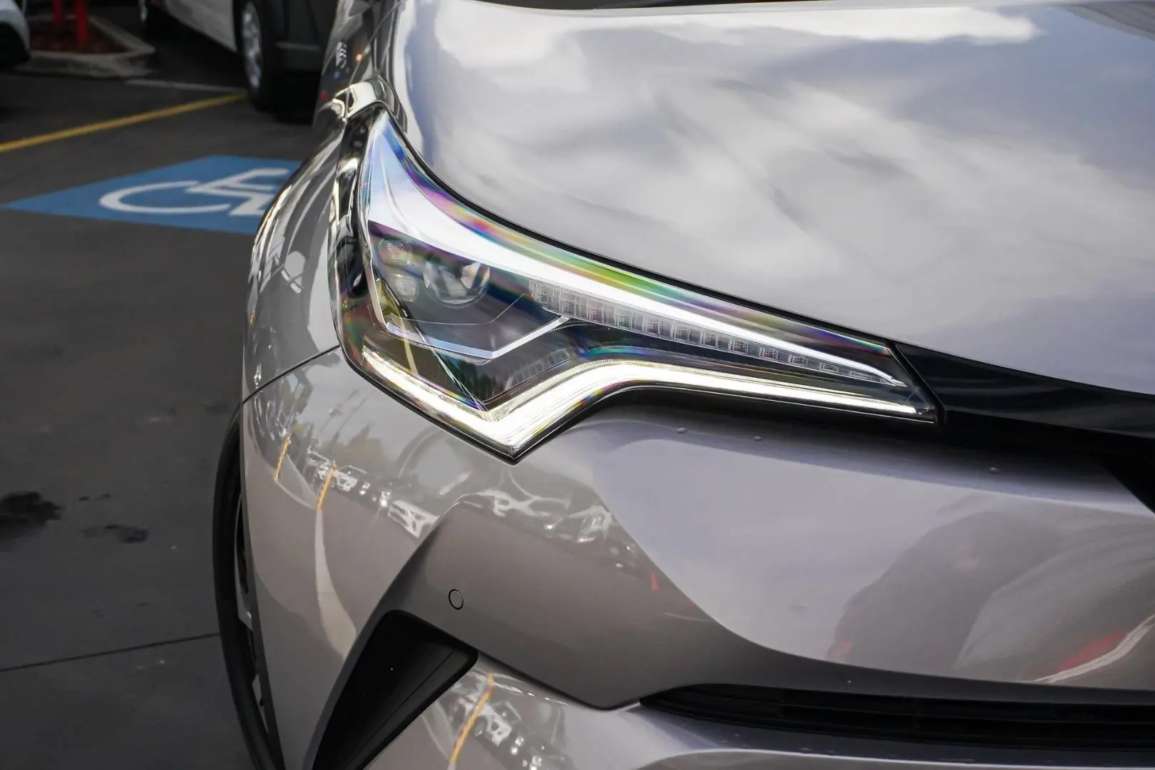 2019 Toyota C-HR Gallery Image 13