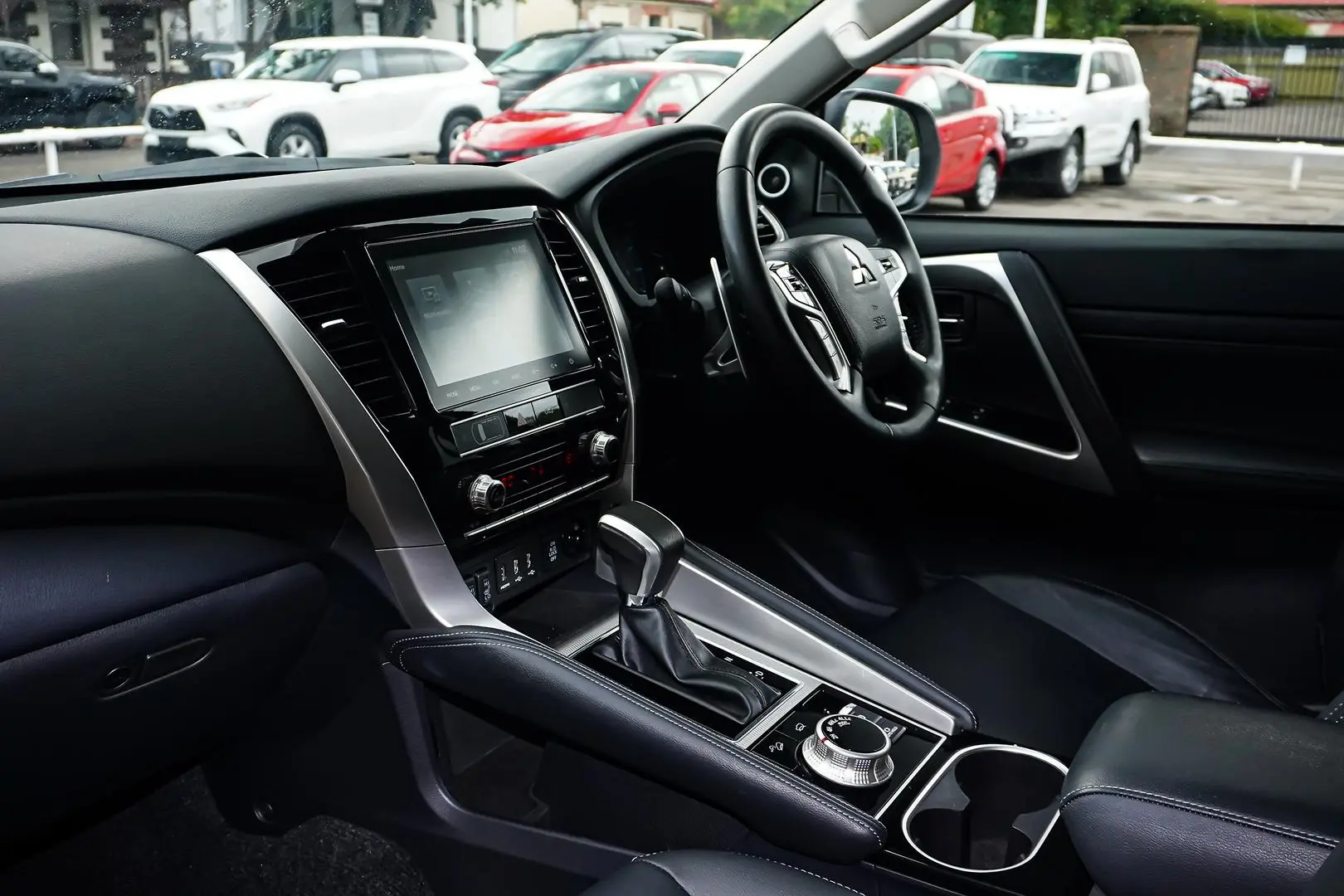 2022 Mitsubishi Pajero Sport Gallery Image 11