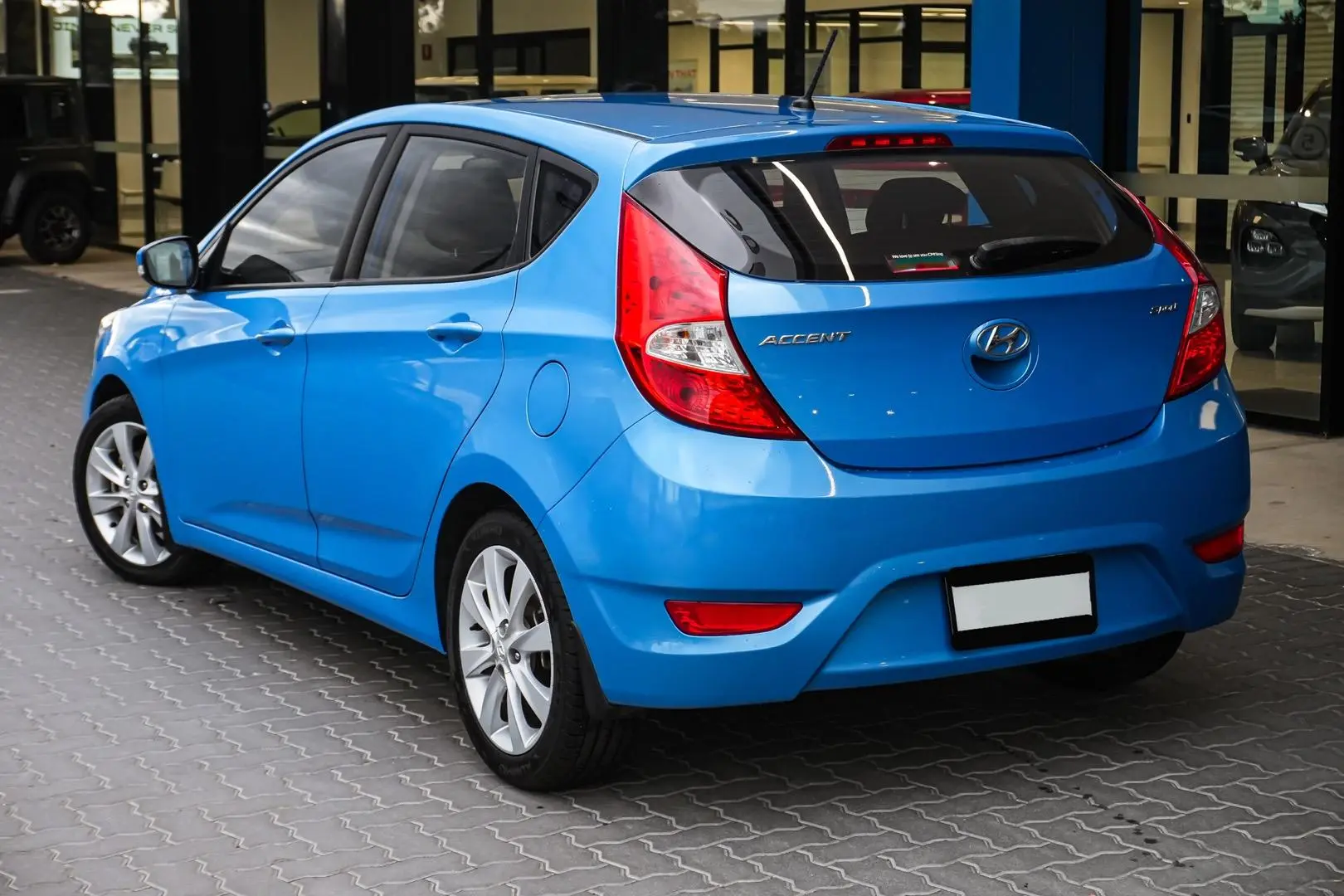 2018 Hyundai Accent Gallery Image 3