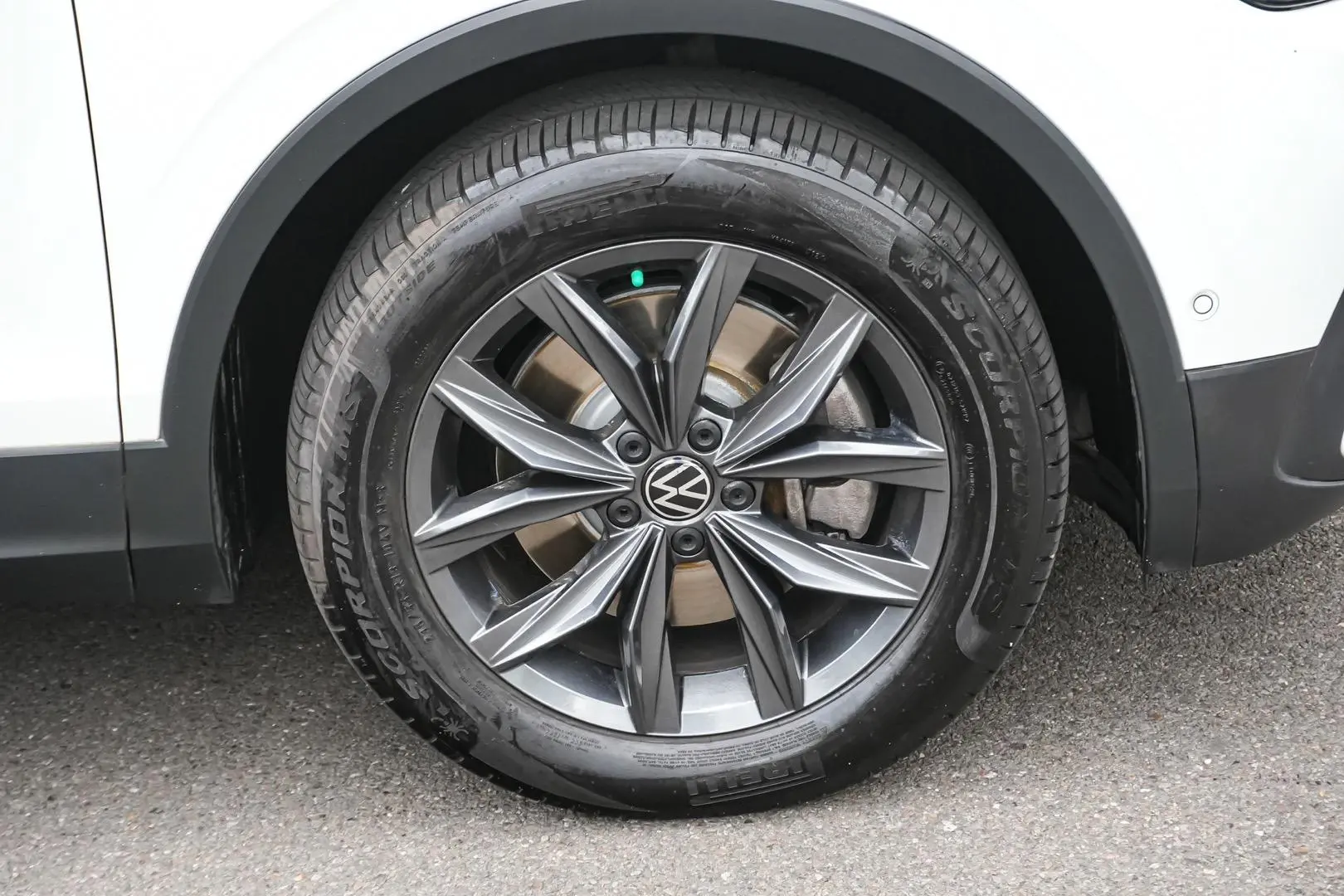 2022 Volkswagen Tiguan Gallery Image 13