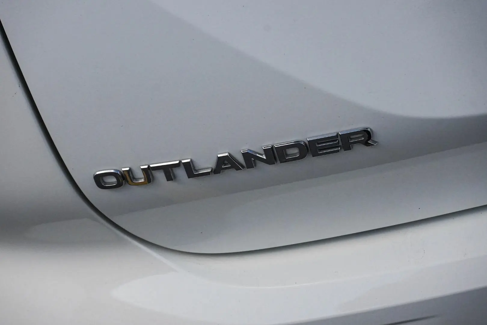 2024 Mitsubishi Outlander Gallery Image 14