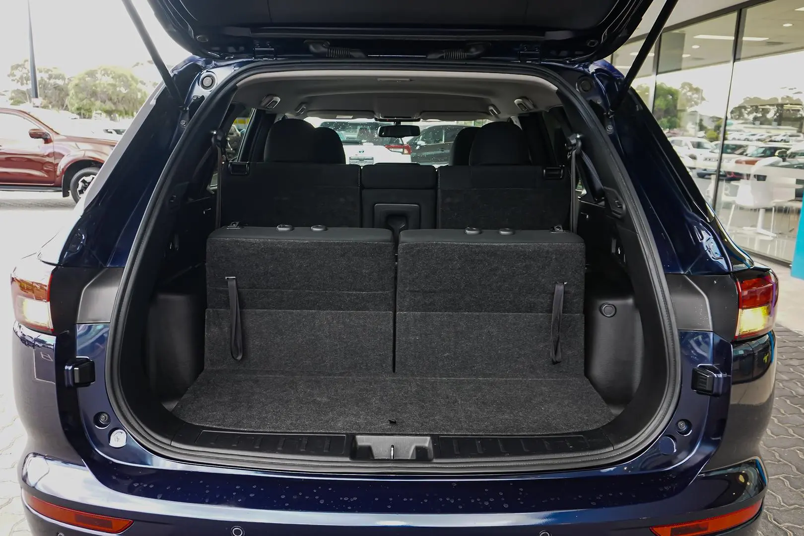 2023 Mitsubishi Outlander Gallery Image 10