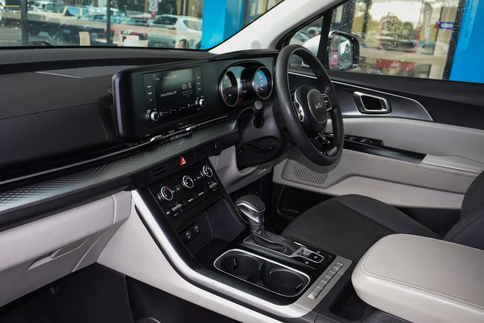 2022 Kia Carnival Gallery Image 12