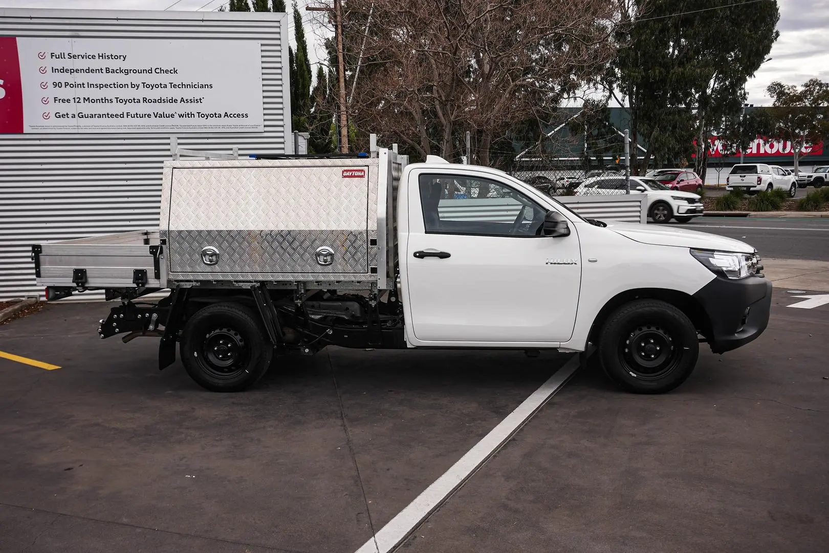 2025 Toyota Hilux Gallery Image 4