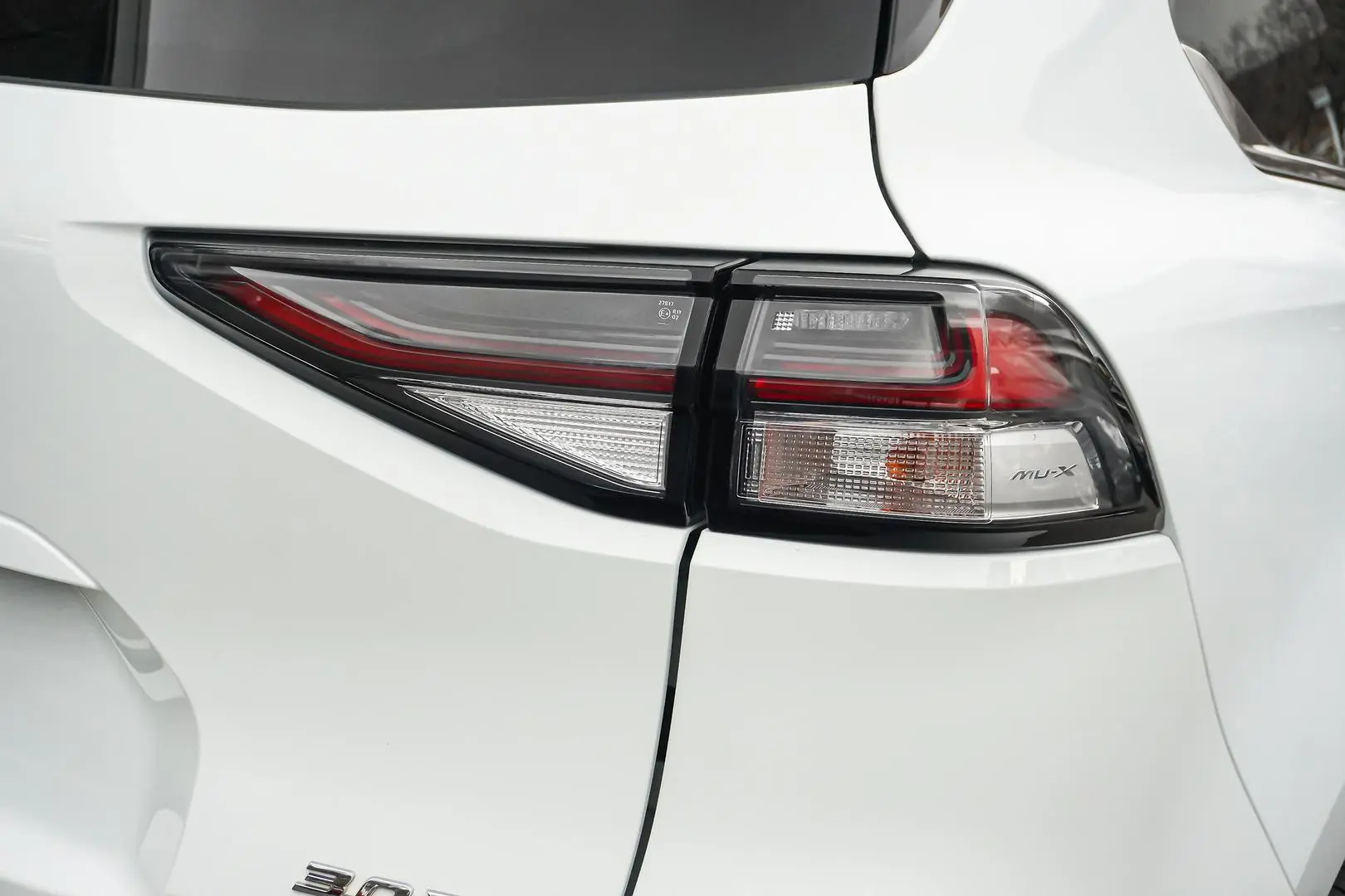2022 Isuzu MU-X Gallery Image 13