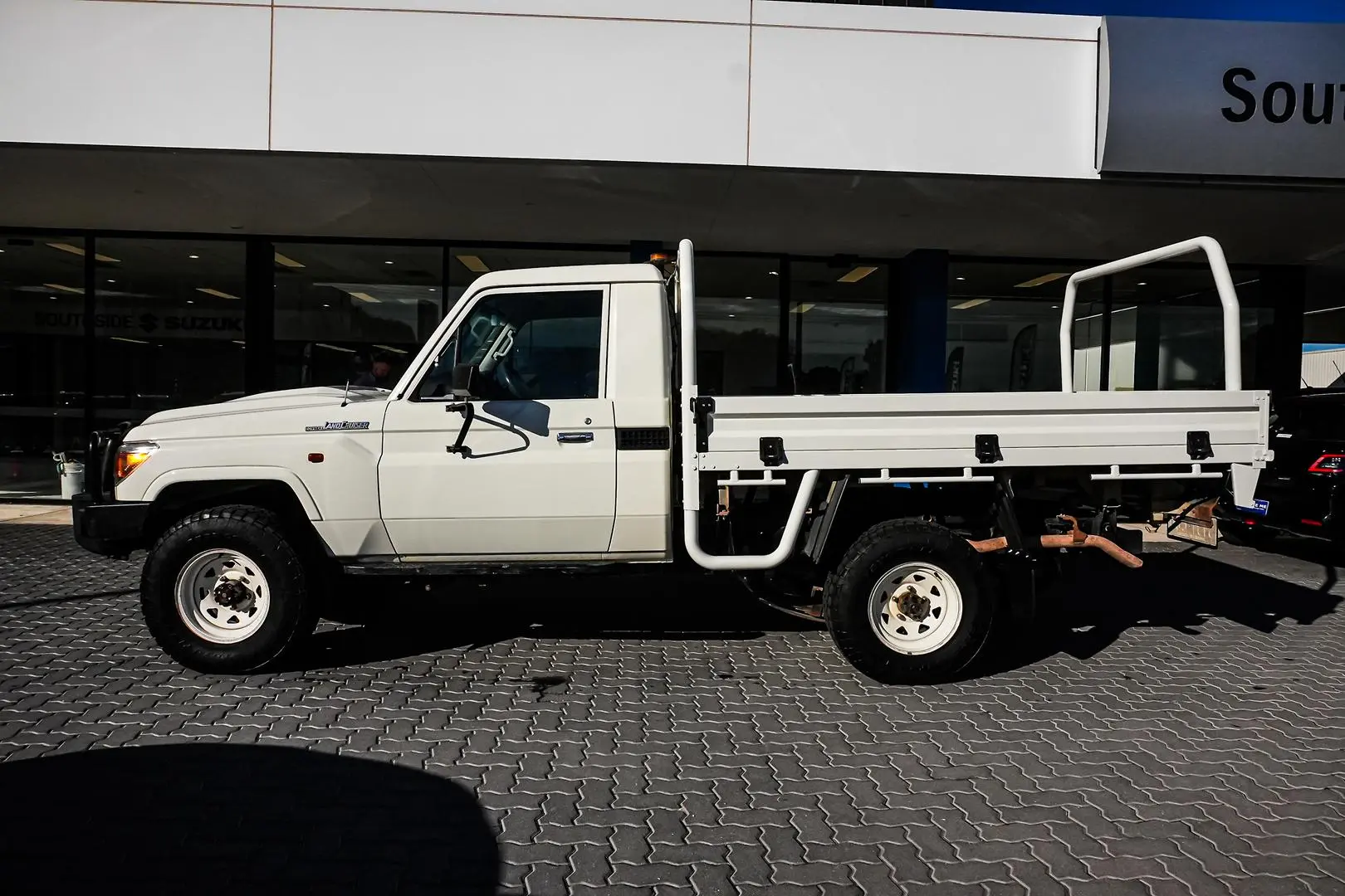 2019 Toyota Landcruiser Gallery Image 4