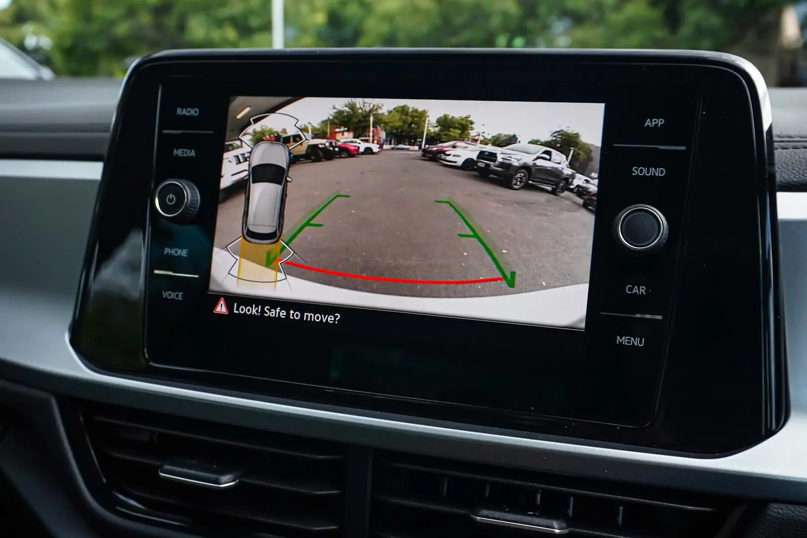 2025 Volkswagen T-Roc Gallery Image 22