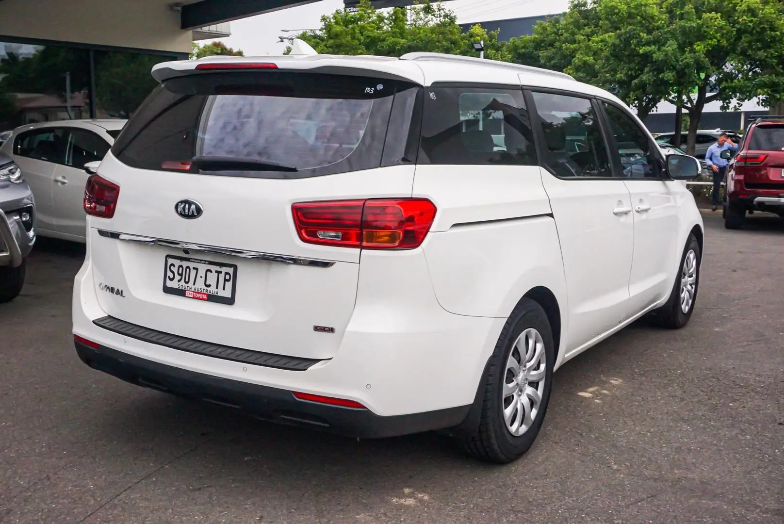 2018 Kia Carnival Gallery Image 3