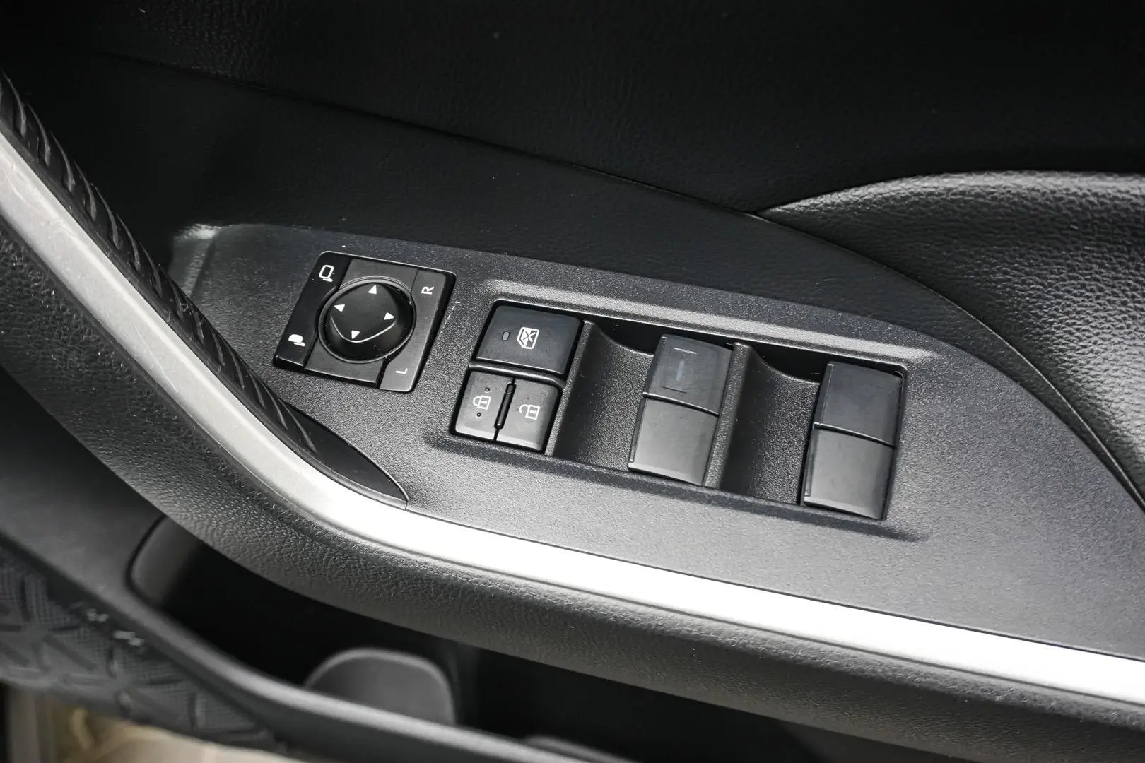 2019 Toyota RAV4 Gallery Image 16