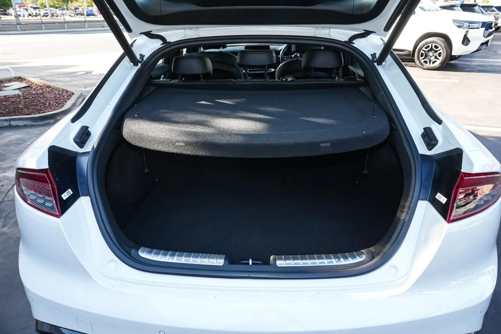 2022 Kia Stinger Gallery Image 11