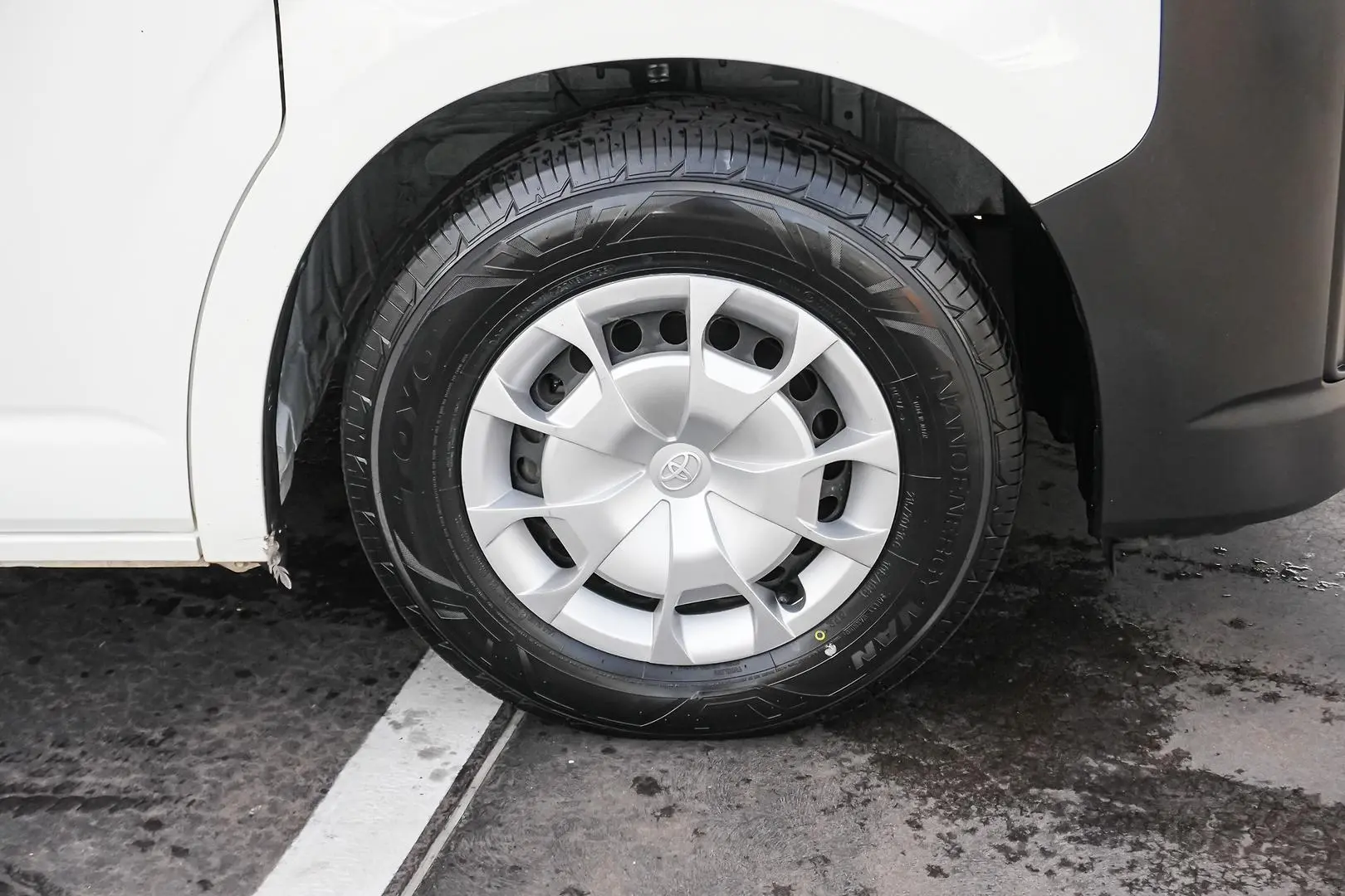 2021 Toyota Hiace Gallery Image 10