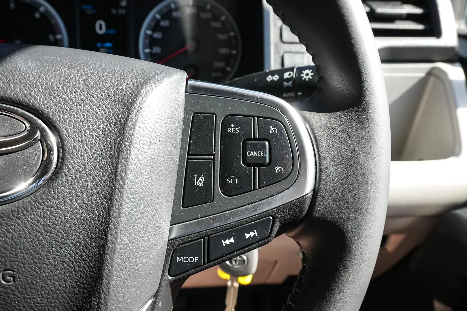 2022 Toyota Hiace Gallery Image 19