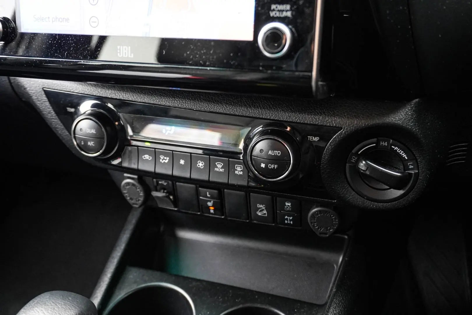 2022 Toyota Hilux Gallery Image 20