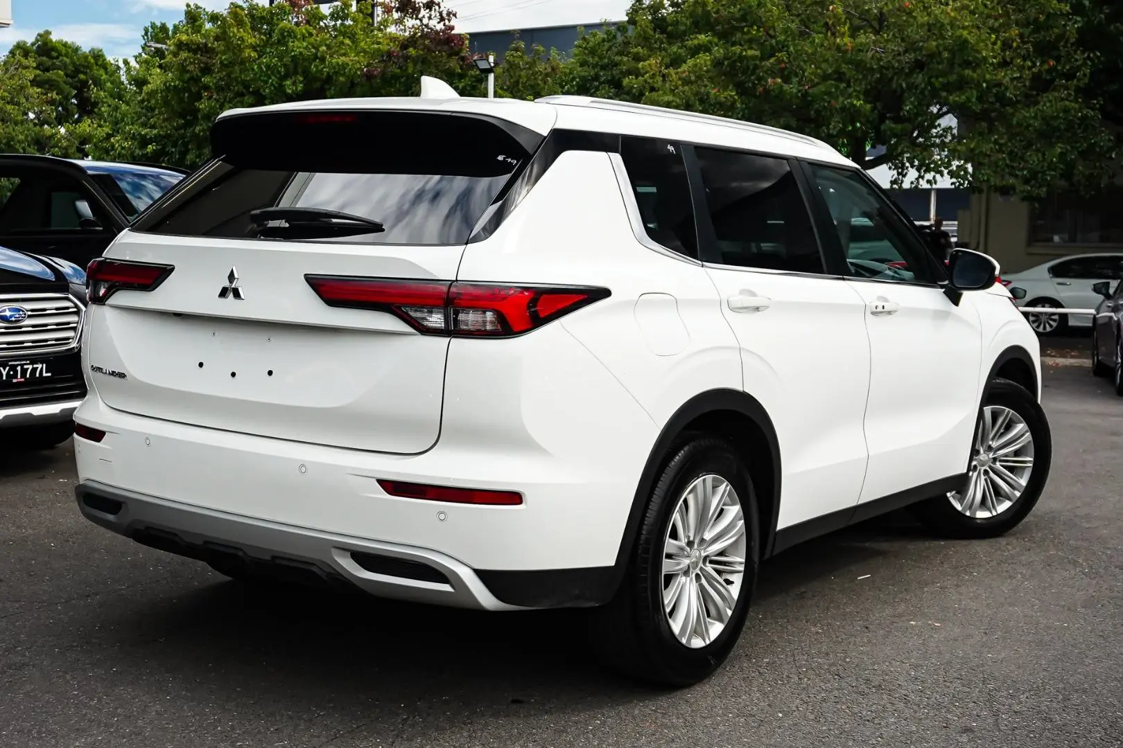 2024 Mitsubishi Outlander Gallery Image 3
