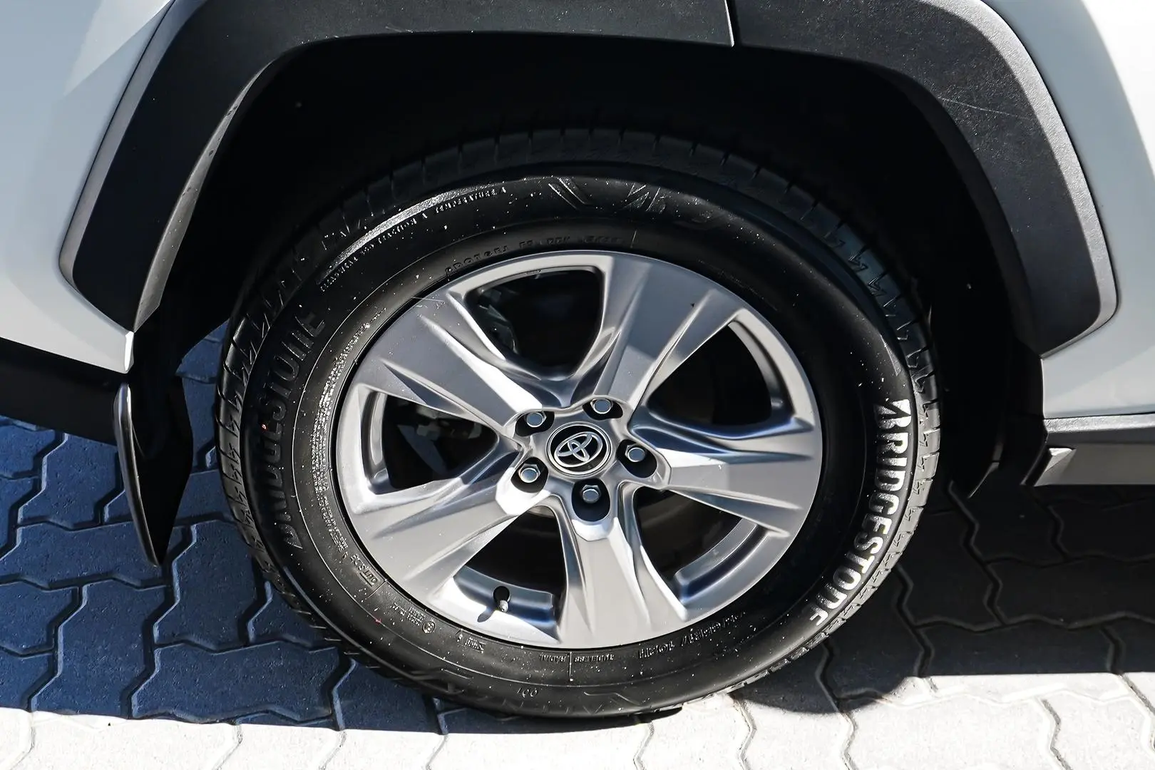 2024 Toyota RAV4 Gallery Image 17