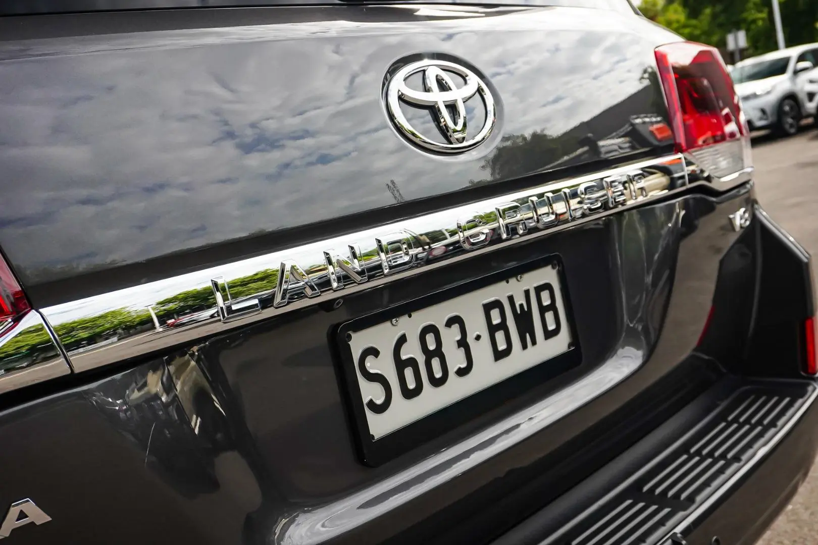 2018 Toyota Landcruiser Gallery Image 17