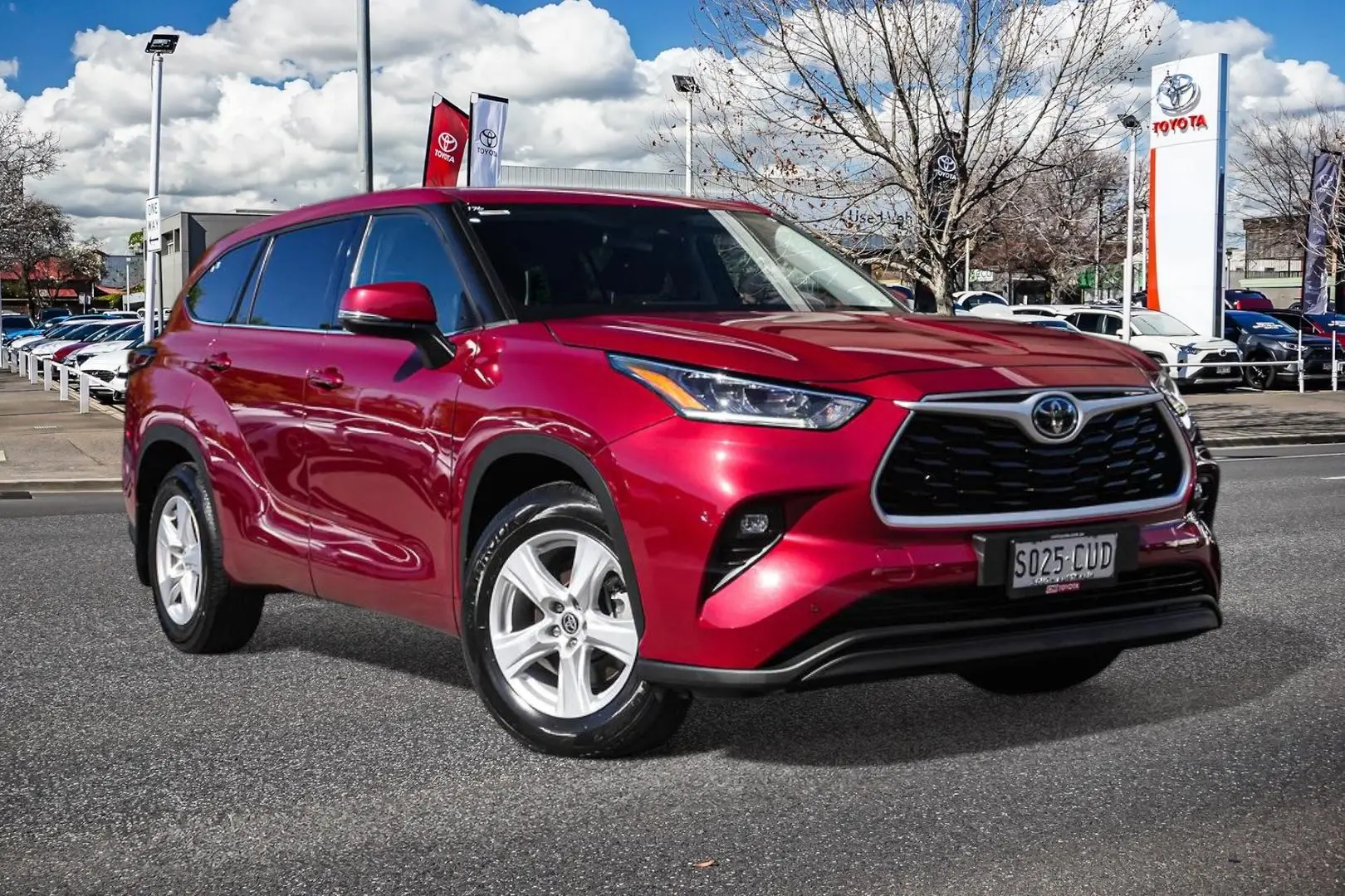 2022 Toyota Kluger Gallery Image 1