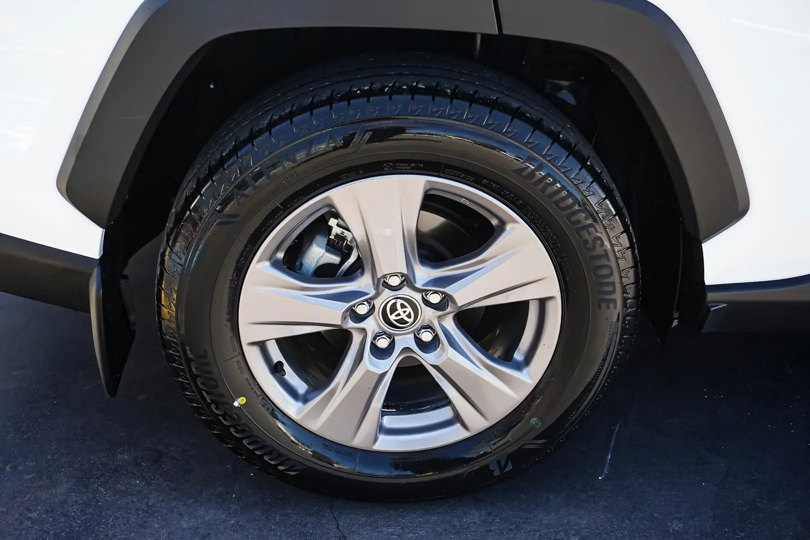 2024 Toyota RAV4 Gallery Image 17