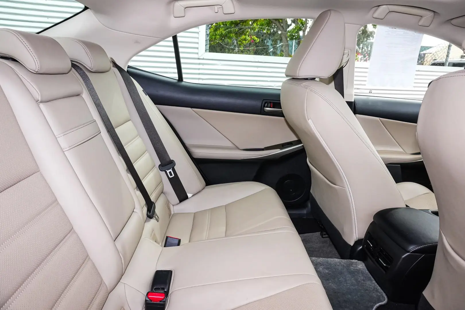 2020 Lexus IS Gallery Image 9